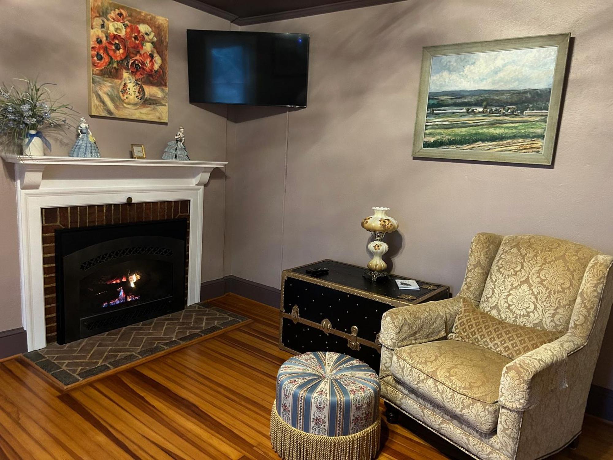 37 Oak Ridge House Bed & Breakfast Уелсбъро Екстериор снимка